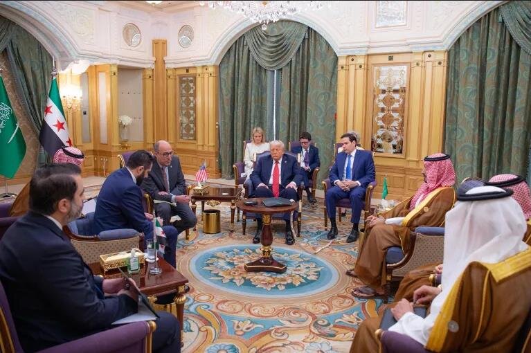 ترامب يجتمع مع الشرع في الرياض