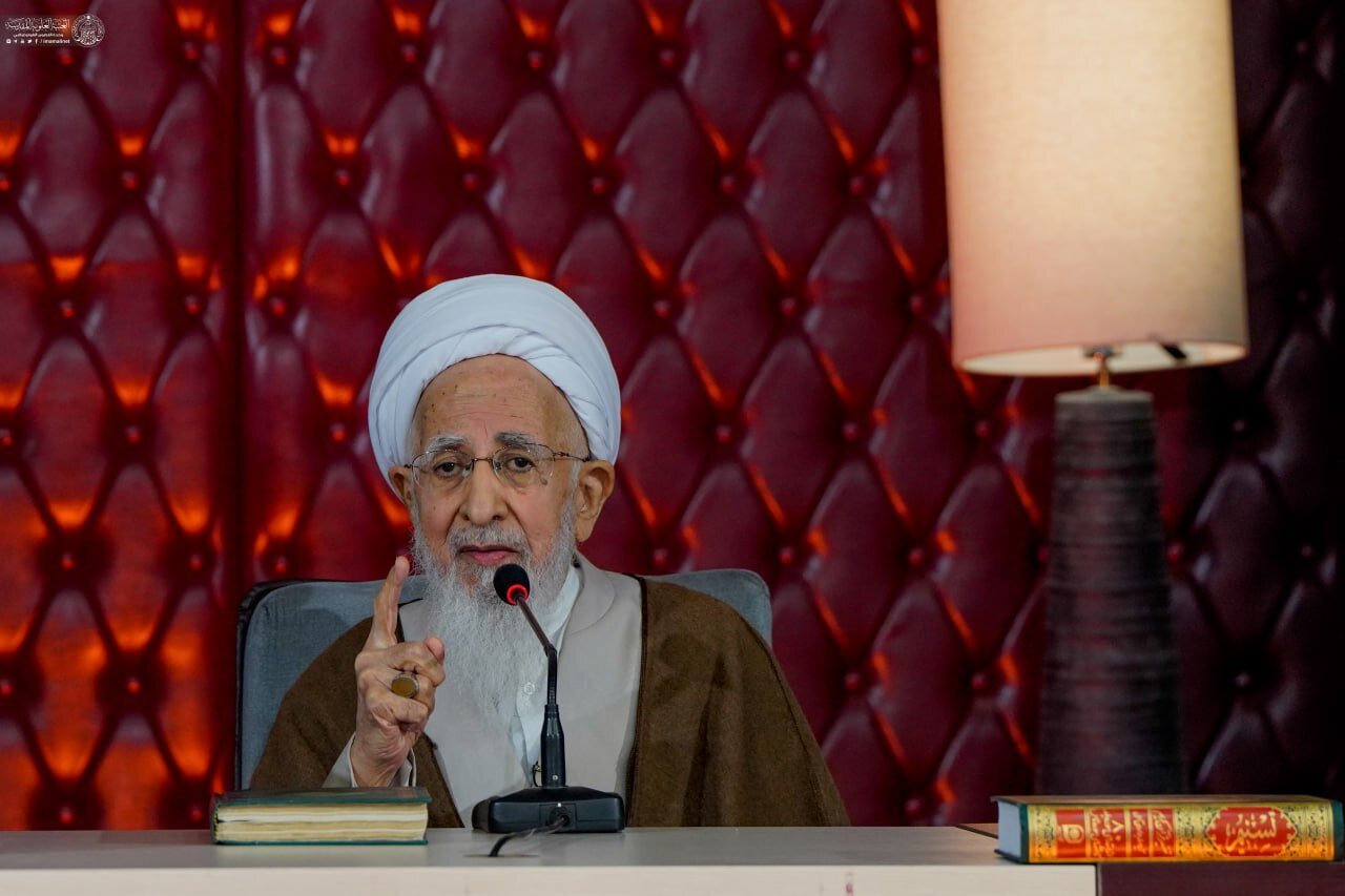 Hafla ya Kiheshima ya Kumtunuku Ayatollah al-Udhma Abdullah Javadi Amoli imefanyika katika Haram Tukufu ya Imam Ali (a.s)