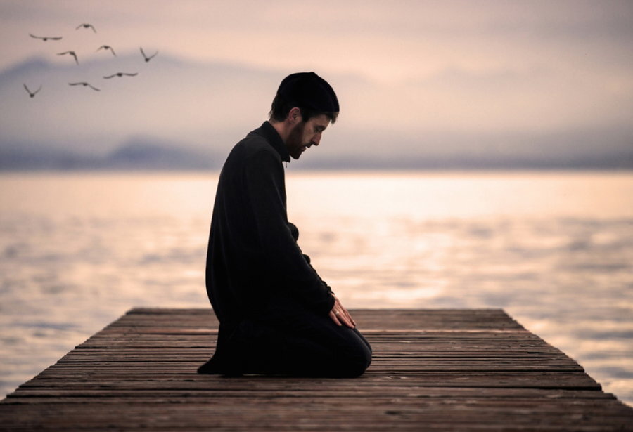 چرا خدا در امور انسان‌ها دخالت می‌کند؟