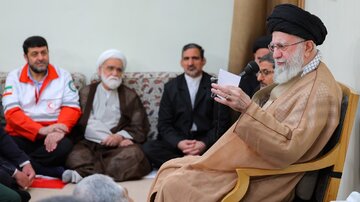 غزہ میں صہیونیوں کی بربریت کے خلاف کھڑا ہونا سب کی ذمہ داری ہے، امام خامنہ ای