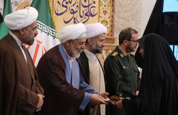 تربیت قرآنی انسان را به سوی خداوند متعال سوق می‌دهد