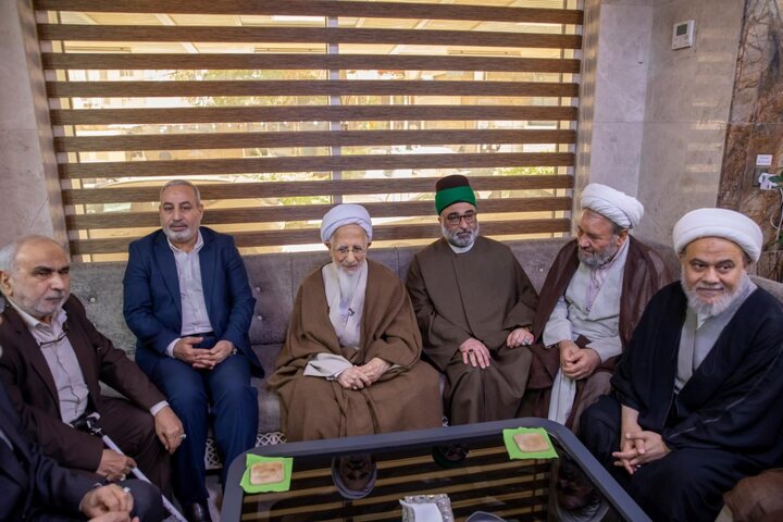 آية الله الشيخ عبد الله الجوادي الآملي يزور مرقد أبي الفضل العباس (عليه السلام)