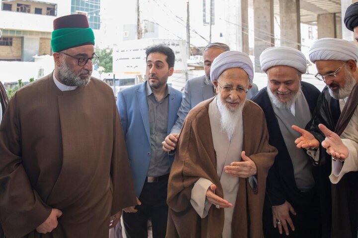 آية الله الشيخ عبد الله الجوادي الآملي يزور مرقد أبي الفضل العباس (عليه السلام)