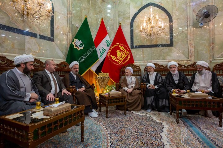 آية الله الشيخ عبد الله الجوادي الآملي يزور مرقد أبي الفضل العباس (عليه السلام)