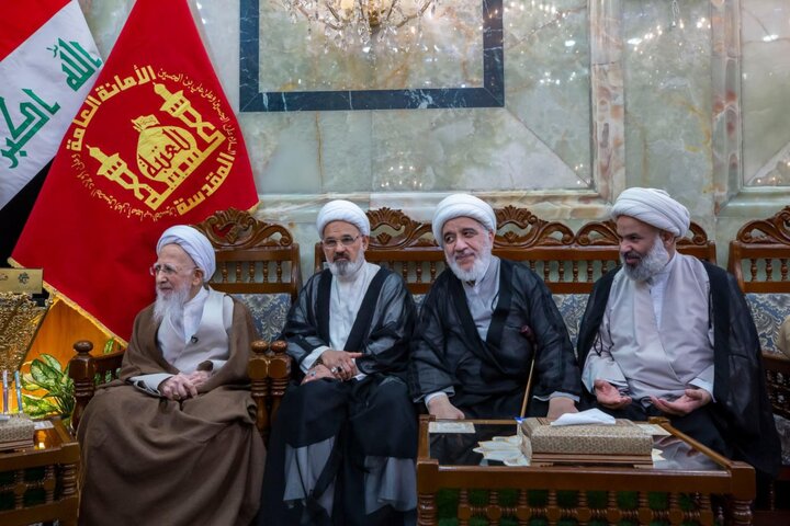 آية الله الشيخ عبد الله الجوادي الآملي يزور مرقد أبي الفضل العباس (عليه السلام)