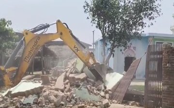 फतेहपुर से नेपाल बॉर्डर तक मदरसों और मस्जिदों पर आफत