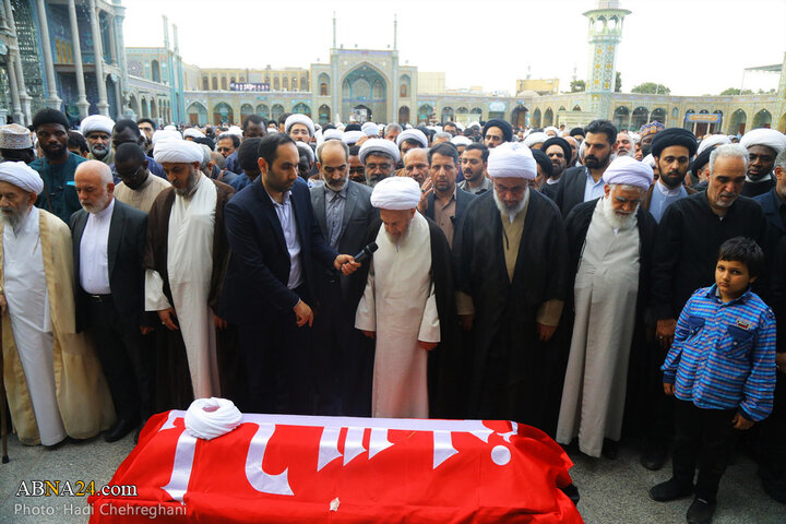 مراسم تشییع پیکر مرحوم حجت‌الاسلام نقده‌دوزان در شهر قم
