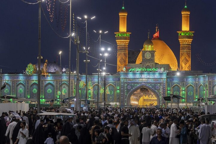 إحياء الزائرين ليلة الجمعة عند مرقد أبي الفضل العباس (عليه السلام)