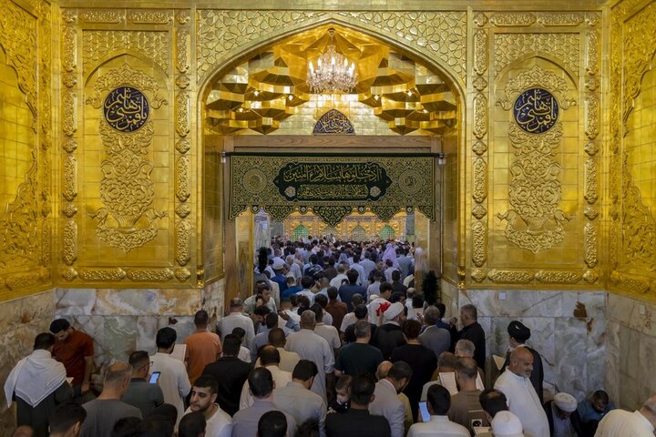 إحياء الزائرين ليلة الجمعة عند مرقد أبي الفضل العباس (عليه السلام)