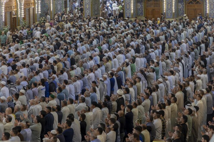 إحياء الزائرين ليلة الجمعة عند مرقد أبي الفضل العباس (عليه السلام)