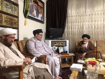 عکس | مرحوم نقده‌دوزان در کنار آیت‌الله سید محمدرضا حسینی جلالی