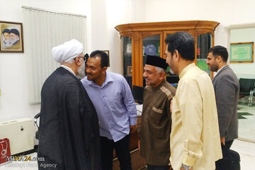 Photos: Head of Ahlul Bayt Organization of Indonesia meets Ayatollah Ramazani