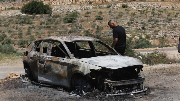 عکس خبری | به آتش کشیدن خودروهای فلسطینی‌ها از سوی شهرک‌نشینان صهیونیست در شهر بروقین