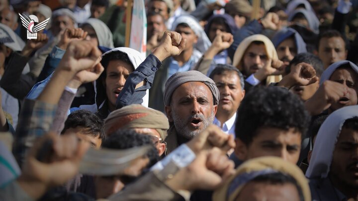 تقرير مصور| جماهير غفيرة تحتشد في مسيرة واسعة بالعاصمة اليمنية دعما واسنادا لغزة ضد المحتلين الصهاينة