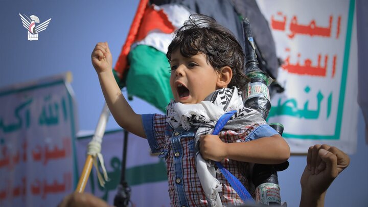 تقرير مصور| جماهير غفيرة تحتشد في مسيرة واسعة بالعاصمة اليمنية دعما واسنادا لغزة ضد المحتلين الصهاينة