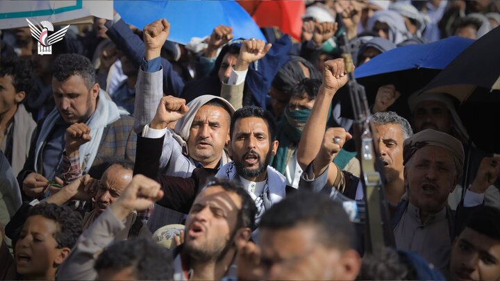 تقرير مصور| جماهير غفيرة تحتشد في مسيرة واسعة بالعاصمة اليمنية دعما واسنادا لغزة ضد المحتلين الصهاينة