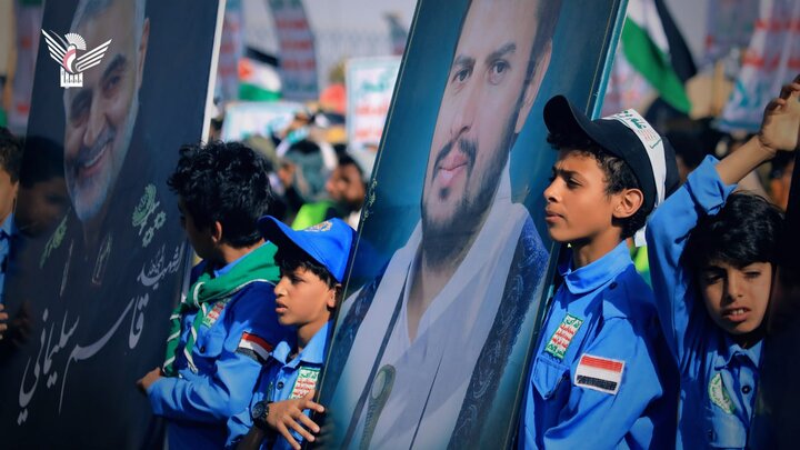 تقرير مصور| جماهير غفيرة تحتشد في مسيرة واسعة بالعاصمة اليمنية دعما واسنادا لغزة ضد المحتلين الصهاينة