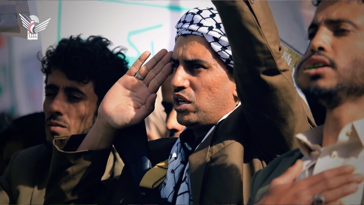 تقرير مصور| جماهير غفيرة تحتشد في مسيرة واسعة بالعاصمة اليمنية دعما واسنادا لغزة ضد المحتلين الصهاينة