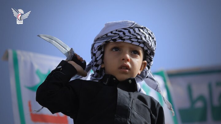 تقرير مصور| جماهير غفيرة تحتشد في مسيرة واسعة بالعاصمة اليمنية دعما واسنادا لغزة ضد المحتلين الصهاينة