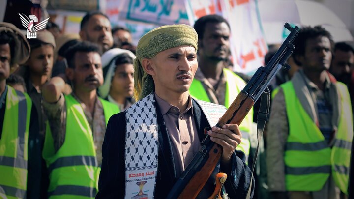 تقرير مصور| جماهير غفيرة تحتشد في مسيرة واسعة بالعاصمة اليمنية دعما واسنادا لغزة ضد المحتلين الصهاينة