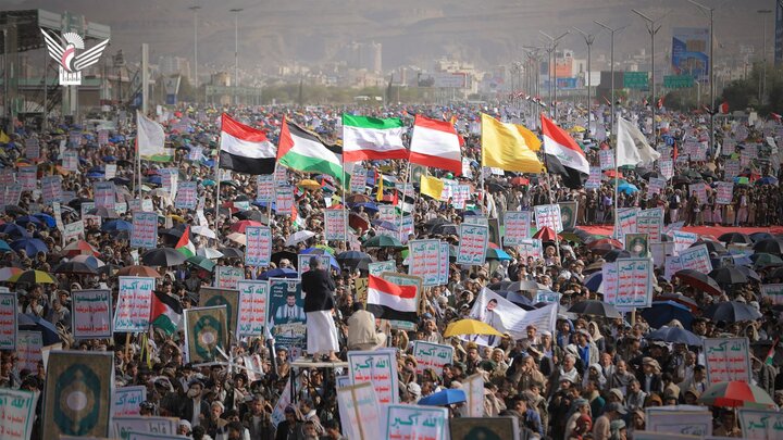 تقرير مصور| جماهير غفيرة تحتشد في مسيرة واسعة بالعاصمة اليمنية دعما واسنادا لغزة ضد المحتلين الصهاينة