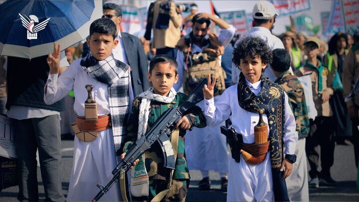 تقرير مصور| جماهير غفيرة تحتشد في مسيرة واسعة بالعاصمة اليمنية دعما واسنادا لغزة ضد المحتلين الصهاينة