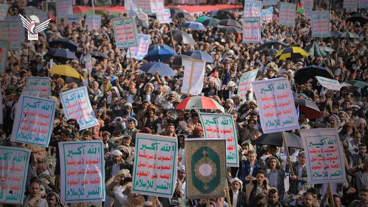 تقرير مصور| جماهير غفيرة تحتشد في مسيرة واسعة بالعاصمة اليمنية دعما واسنادا لغزة ضد المحتلين الصهاينة