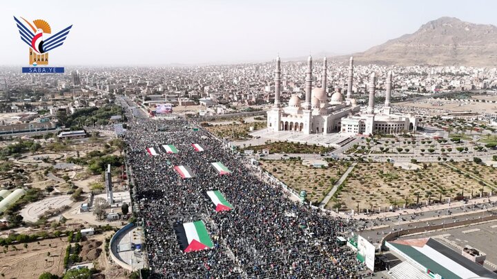 تقرير مصور| جماهير غفيرة تحتشد في مسيرة واسعة بالعاصمة اليمنية دعما واسنادا لغزة ضد المحتلين الصهاينة