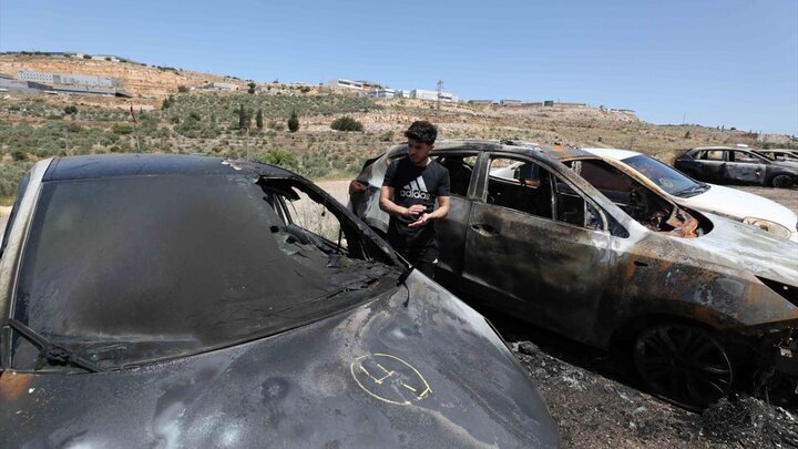 تصویری رہورٹ | فلسطینی شہر بروقین میں صہیونی فوج کی  اشتعال انگیزی: فلسطینیوں کی گاڑیاں جلادی گئیں