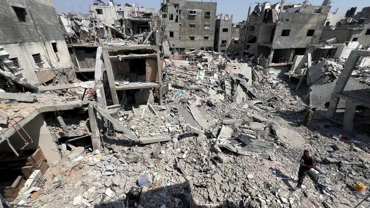 Bidiyo | Yadda Ake Tono Shahidai A Karkashin Baraguzan Gini Da Sojojin Mamaya Suka Jefa Bama-Bamai A Gaza.