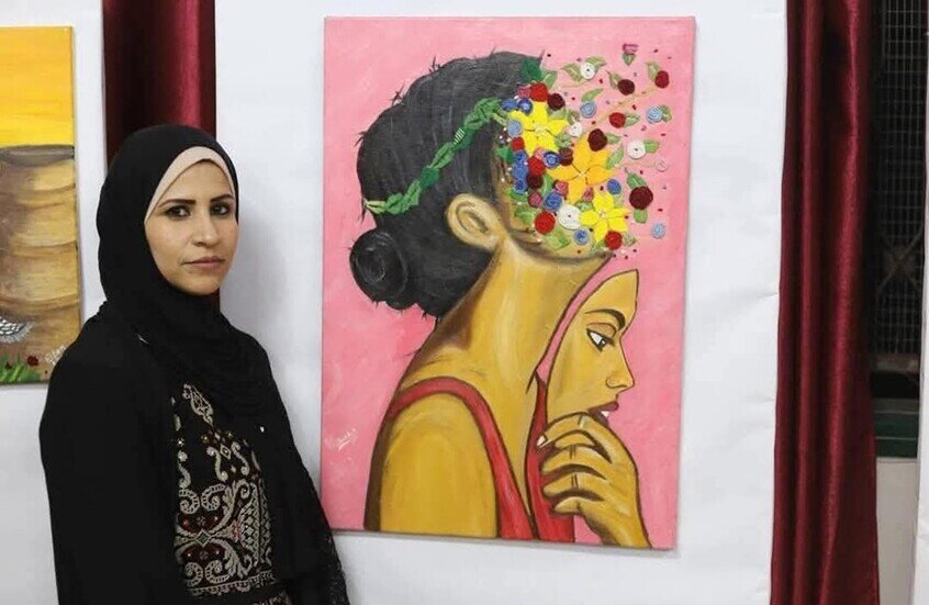 "رسوماتها إبرة تخيط جراح غزة".. مقتل الفنانة الفلسطينية إلهام البدي بقصف إسرائيلي على مخيم جباليا
