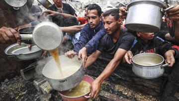 گزارش تصویری | ازدحام برای یک وعده غذا در غزه