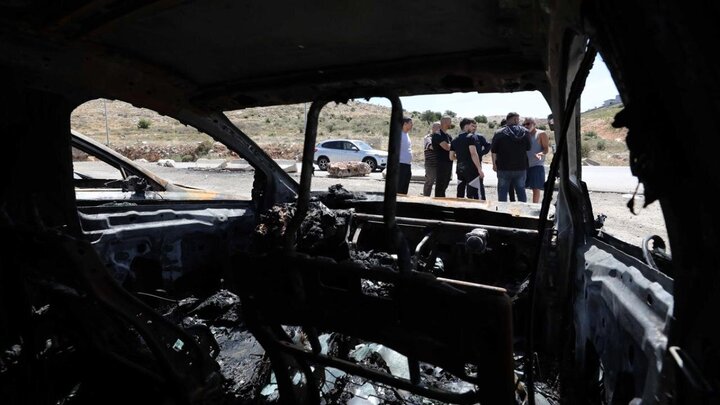 تقرير مصور| مستوطنون صهاينة يحرقون سيارات فلسطينيين في مدينة بروقين