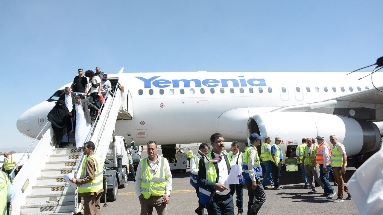 بعد تعرضه لقصف شديد من قبل العدوان الصهيوني..مطار صنعاء الدولي يستأنف الرحلات الجوية المجدولة