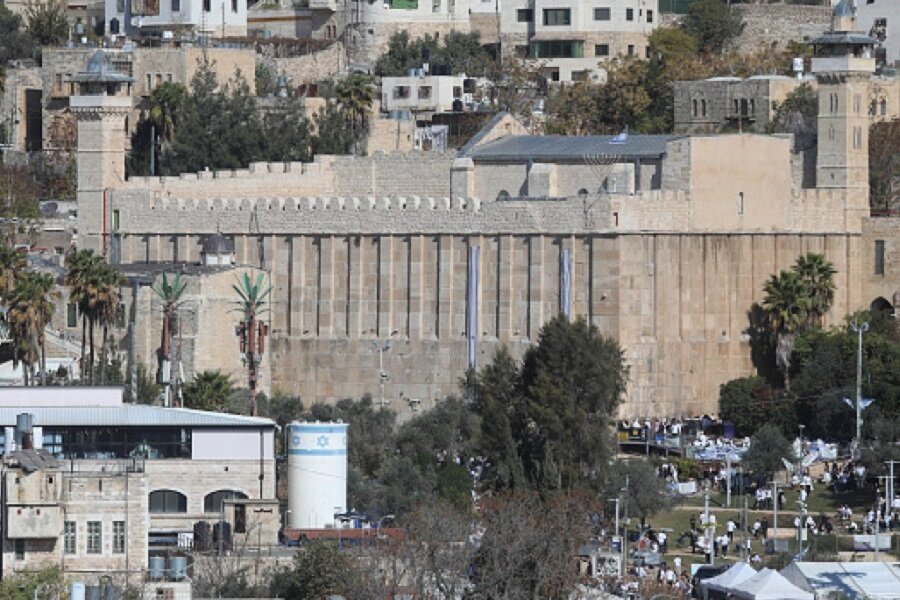 Israeli finance minister leads settlers in provocative march at Ibrahimi Mosque