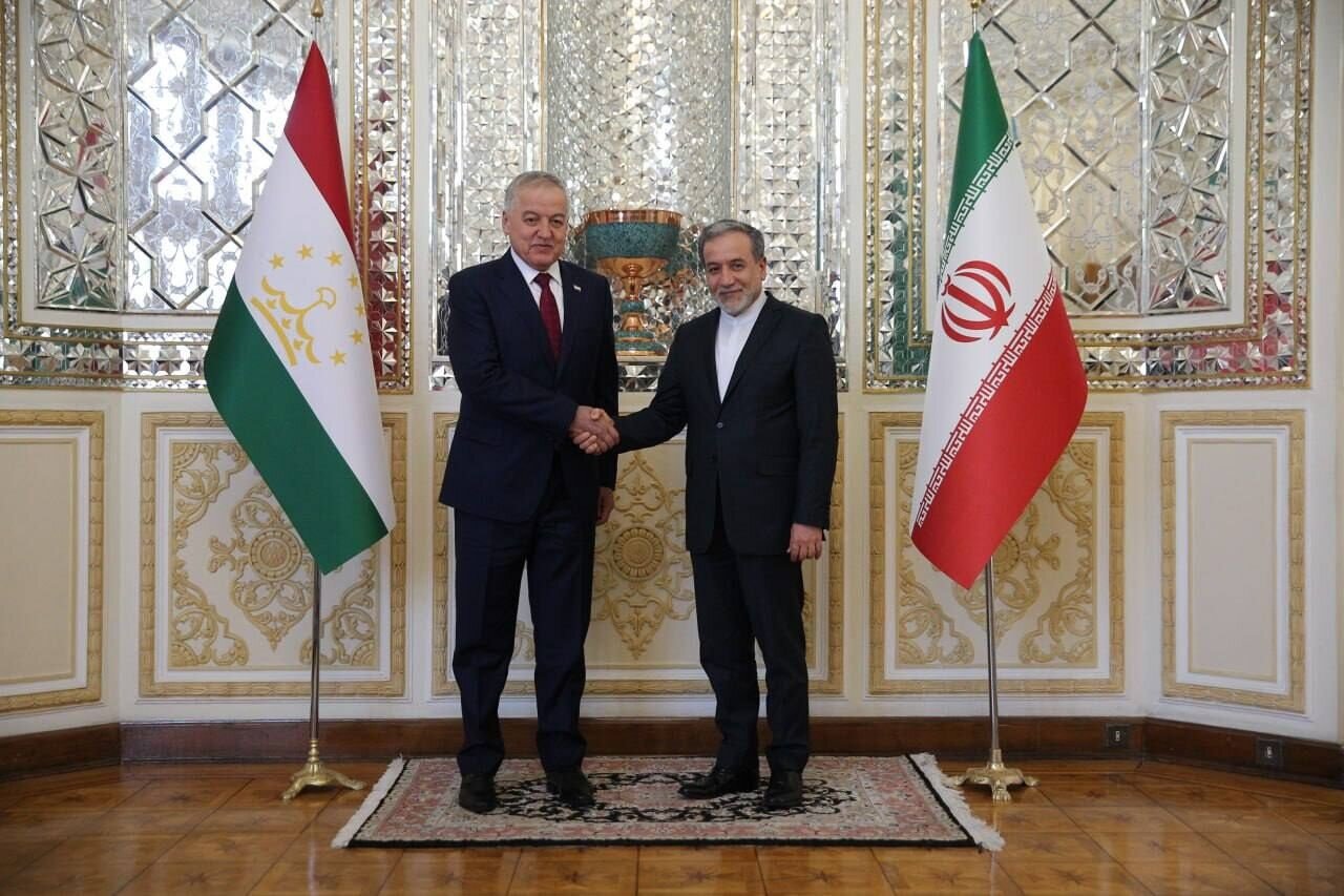 تہران میں ایران اور تاجکستان کے وزرائے خارجہ کی ملاقات تہران میں ایران اور تاجکستان کے وزرائے خارجہ کی ملاقات