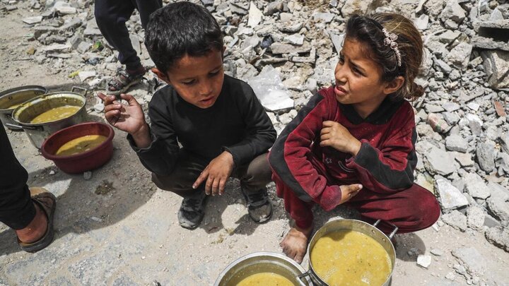 تقرير مصور| طوابير من الناس على وجبة طعام في غزة