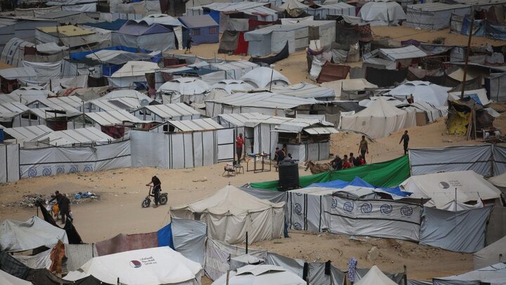 Photos: Forced displacement of Palestinians in Gaza