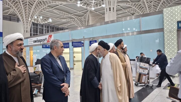 استقبال مسئولان از اعضای بعثه‌های مراجع معظم تقلید در فرودگاه مدینه