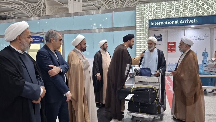 استقبال مسئولان از اعضای بعثه‌های مراجع معظم تقلید در فرودگاه مدینه