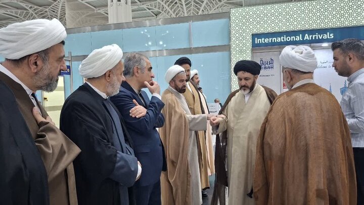 استقبال مسئولان از اعضای بعثه‌های مراجع معظم تقلید در فرودگاه مدینه