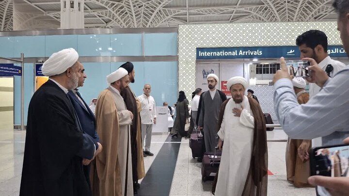 استقبال مسئولان از اعضای بعثه‌های مراجع معظم تقلید در فرودگاه مدینه