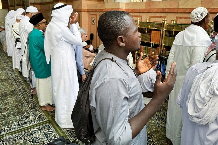 Informe fotográfico | Peregrinos visitan la Mezquita del Profeta Muhammad (la paz sea con él) antes del Hayy 2025