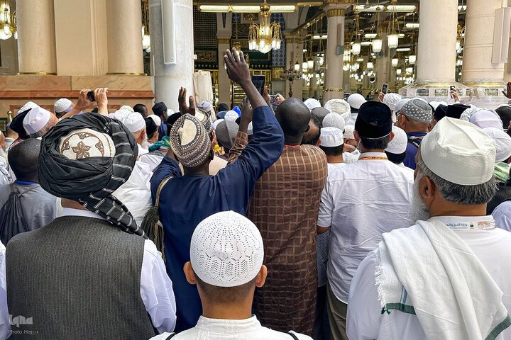 Informe fotográfico | Peregrinos visitan la Mezquita del Profeta Muhammad (la paz sea con él) antes del Hayy 2025