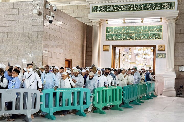 Informe fotográfico | Peregrinos visitan la Mezquita del Profeta Muhammad (la paz sea con él) antes del Hayy 2025