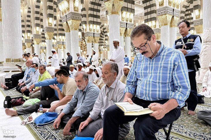 Informe fotográfico | Peregrinos visitan la Mezquita del Profeta Muhammad (la paz sea con él) antes del Hayy 2025