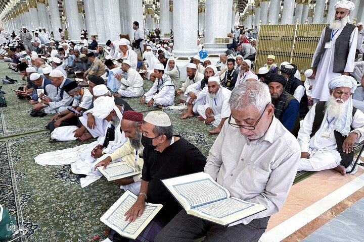 Informe fotográfico | Peregrinos visitan la Mezquita del Profeta Muhammad (la paz sea con él) antes del Hayy 2025