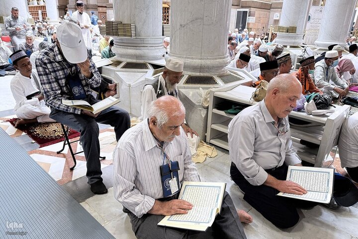 Informe fotográfico | Peregrinos visitan la Mezquita del Profeta Muhammad (la paz sea con él) antes del Hayy 2025