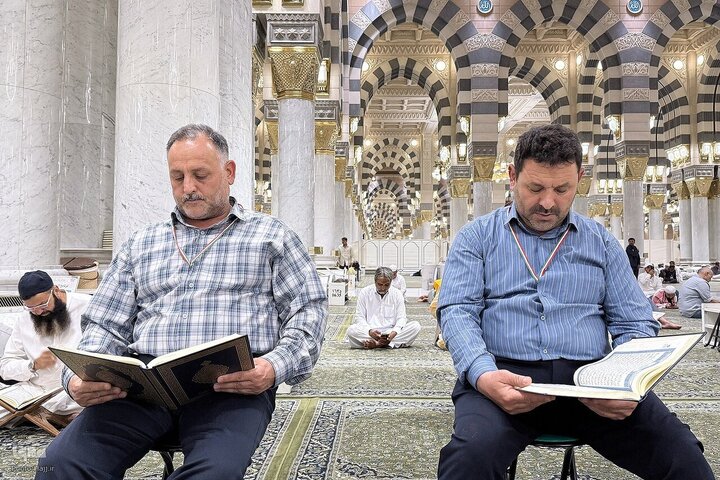 Informe fotográfico | Peregrinos visitan la Mezquita del Profeta Muhammad (la paz sea con él) antes del Hayy 2025