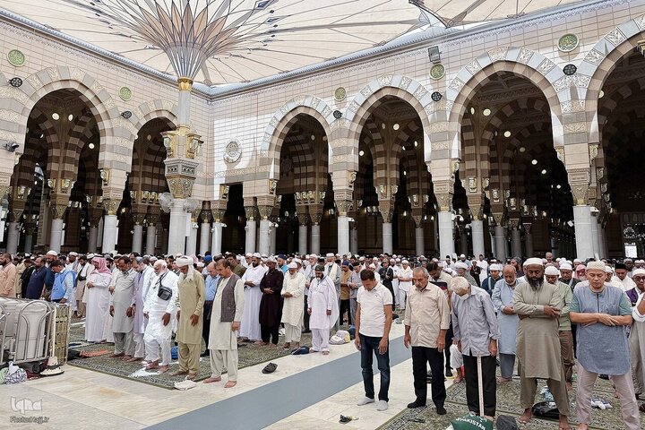 Informe fotográfico | Peregrinos visitan la Mezquita del Profeta Muhammad (la paz sea con él) antes del Hayy 2025